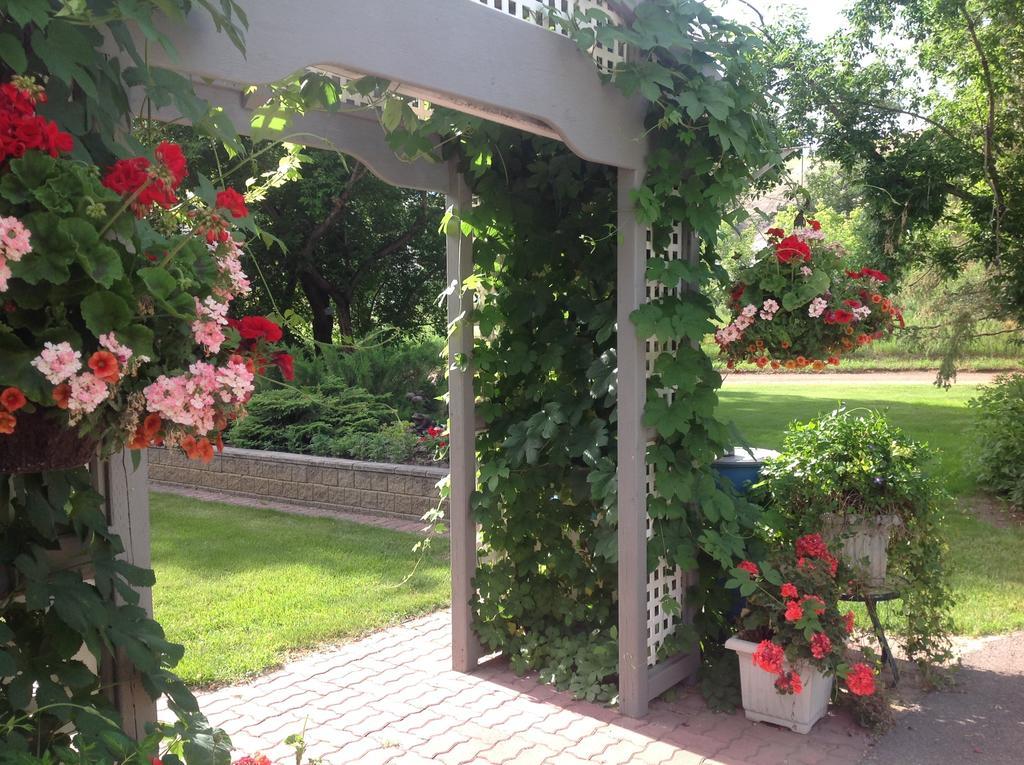 Mcdougall Lane Bed & Breakfast Drumheller Dış mekan fotoğraf
